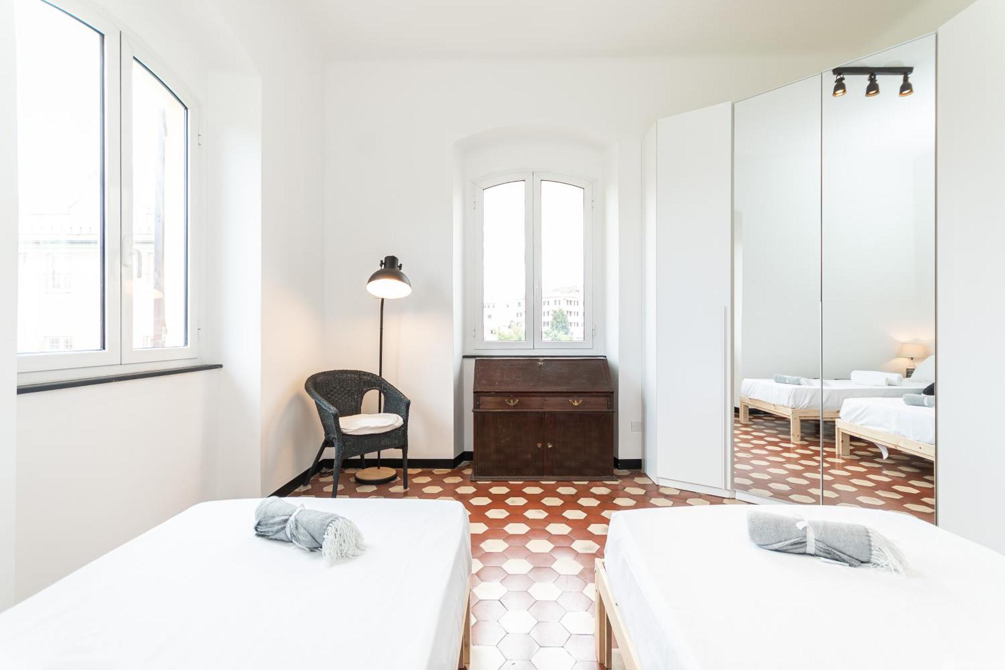 Spacious 3-Bedroom Apartment - 10 Min To City Center & 5 Min To Gaslini Hospital Gênes Extérieur photo