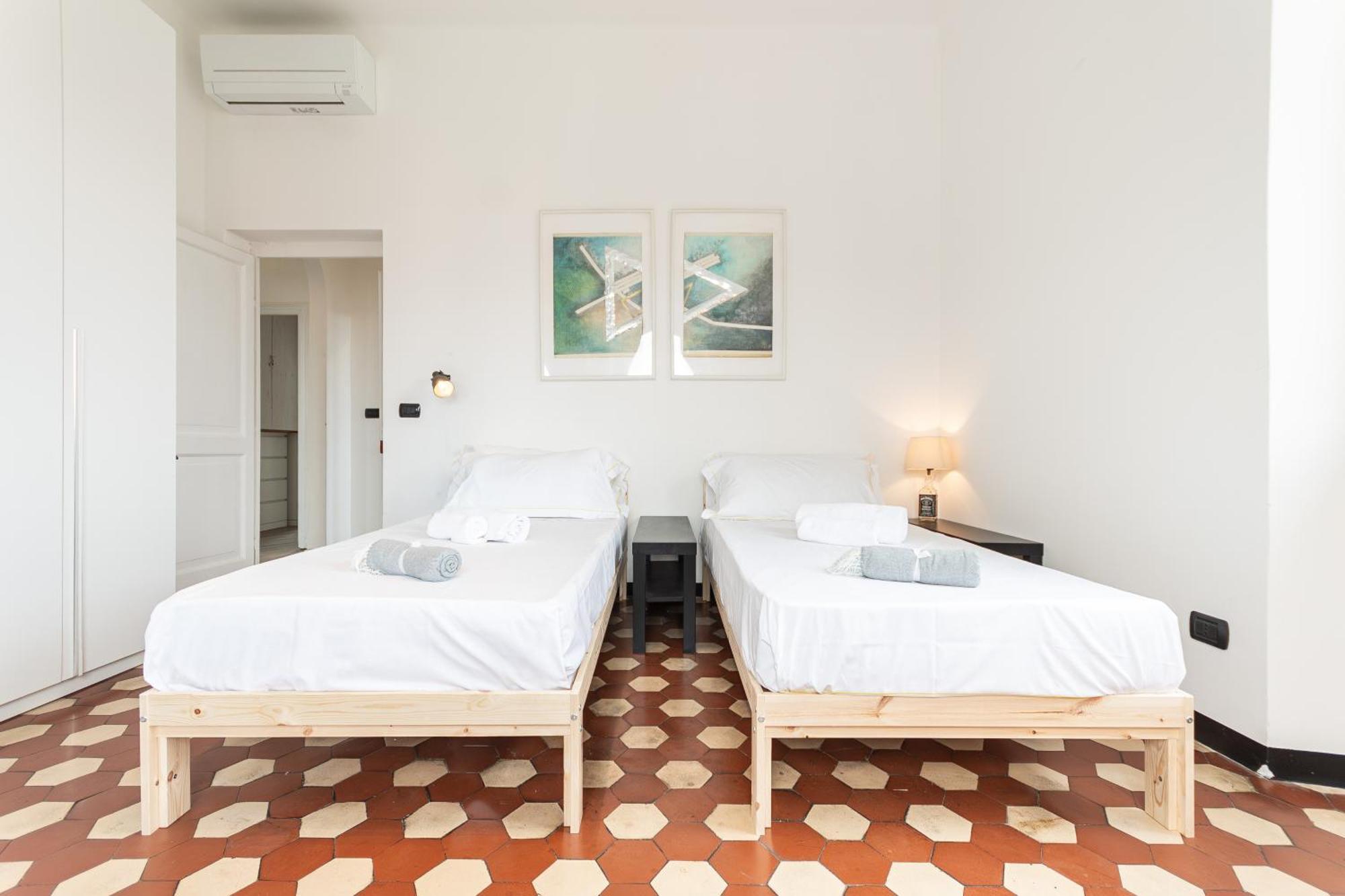 Spacious 3-Bedroom Apartment - 10 Min To City Center & 5 Min To Gaslini Hospital Gênes Extérieur photo