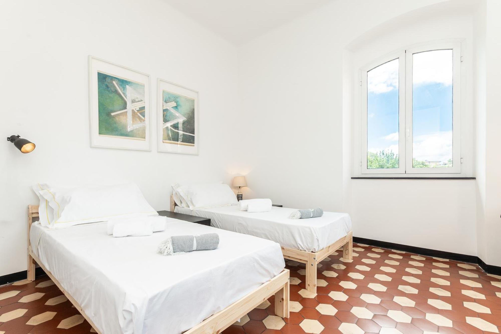 Spacious 3-Bedroom Apartment - 10 Min To City Center & 5 Min To Gaslini Hospital Gênes Extérieur photo