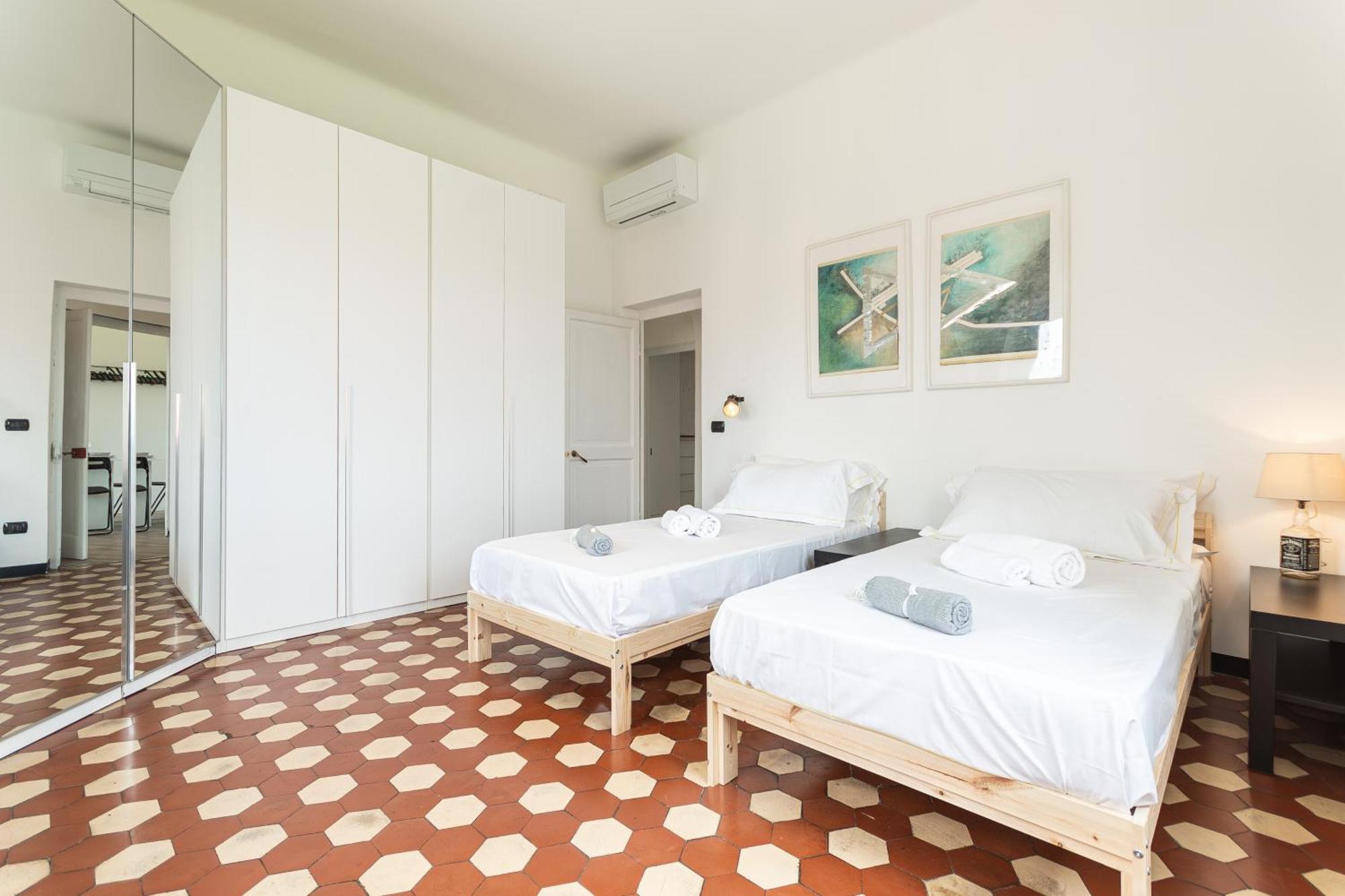 Spacious 3-Bedroom Apartment - 10 Min To City Center & 5 Min To Gaslini Hospital Gênes Extérieur photo