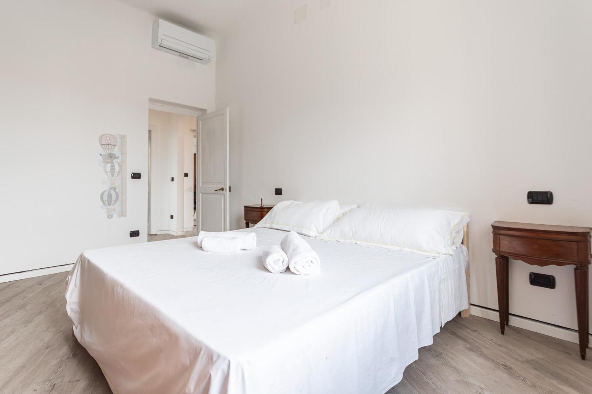 Spacious 3-Bedroom Apartment - 10 Min To City Center & 5 Min To Gaslini Hospital Gênes Extérieur photo
